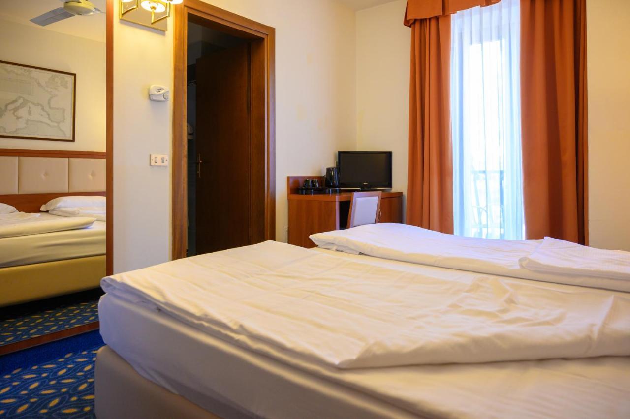 Hotel Benaco Torbole Sul Garda Екстер'єр фото