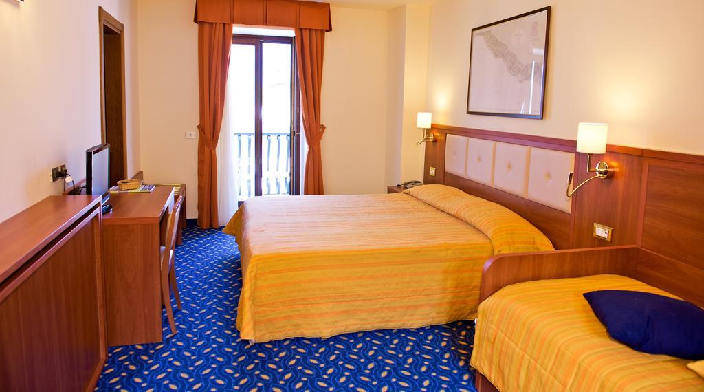 Hotel Benaco Torbole Sul Garda Екстер'єр фото