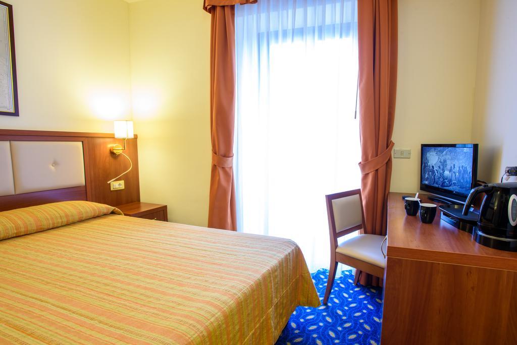 Hotel Benaco Torbole Sul Garda Екстер'єр фото