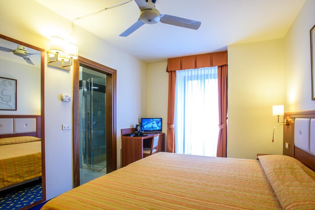 Hotel Benaco Torbole Sul Garda Екстер'єр фото