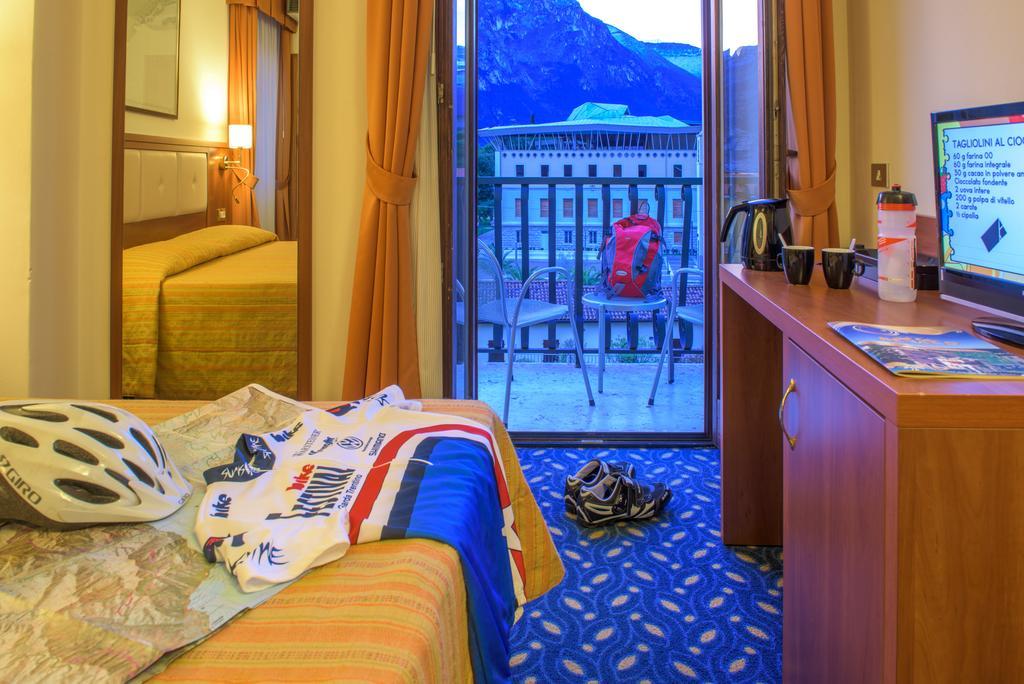 Hotel Benaco Torbole Sul Garda Екстер'єр фото