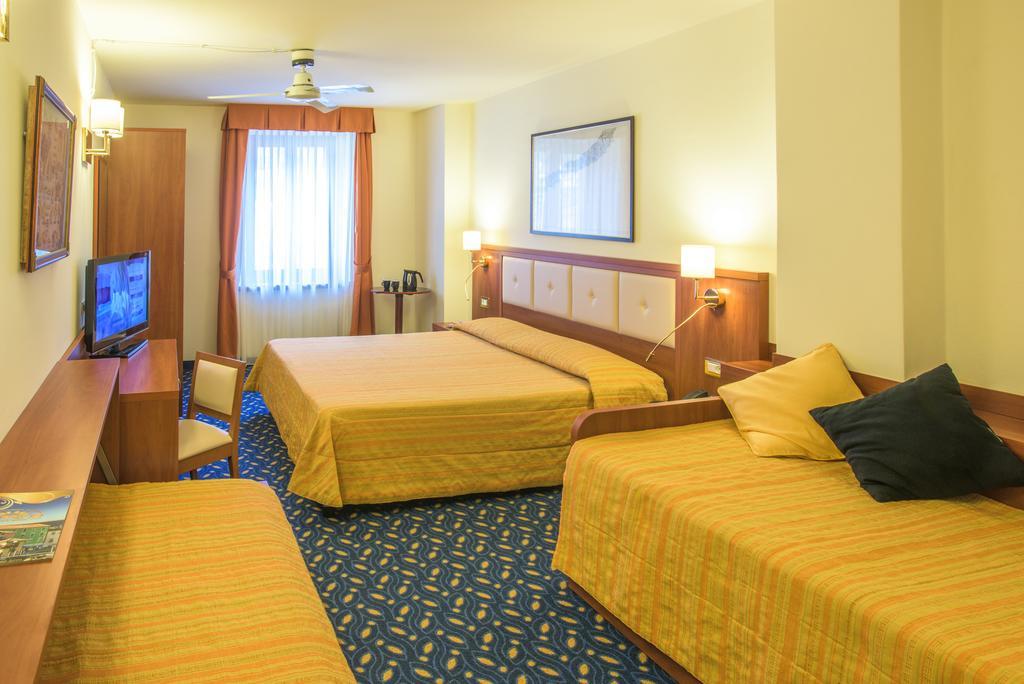 Hotel Benaco Torbole Sul Garda Екстер'єр фото